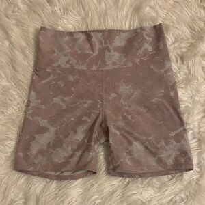 Women's Vuori Clean Elevation Dogwood print Shorts size S